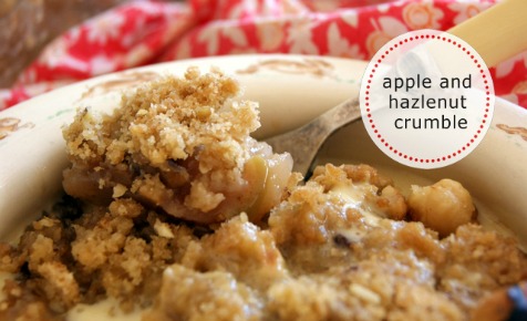Apple and hazelnut crumble