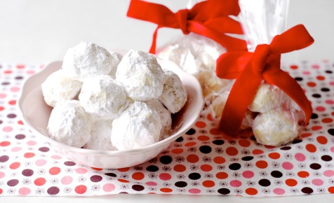 Almond snowballs