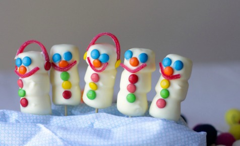 Snowman marshmallow pops
