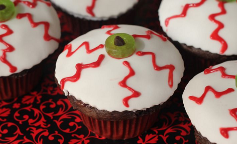 Halloween eyeball cupcakes