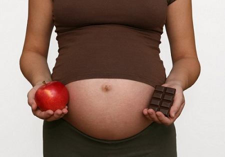 Giving into pregnancy cravings